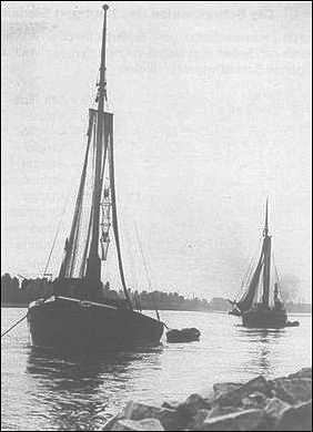 Aalschokker, rechtsrheinisch in Höhe des 1921 erbauten Großkraftwerkwerks