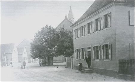 Die Altriper Medarduszelle ist im Bereich der heutigen evangelischen Kirche zu vermuten (Aufnahme um 1900)