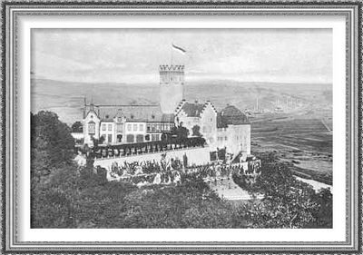 Schloss Dehrn oberhalb der Lahn im Landkreis Limburg-Weilburg